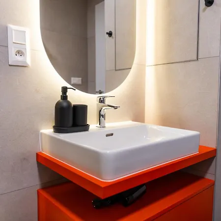 Апартаменти X *